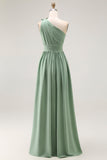 Vestido de dama de honor fruncido de un hombro con línea A verde con abertura