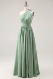 Vestido de dama de honor fruncido de un hombro con línea A verde con abertura