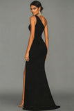 Vestido formal negro sirena de un solo hombro con abertura