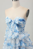 Vestido corto de regreso a casa sin tirantes de flores blancas azules de una línea con lazo