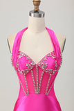 Vestido de regreso a casa de satén sin espalda halter fucsia con pedrería