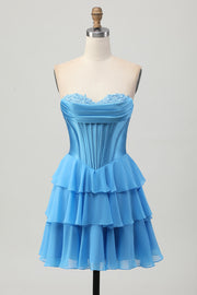 Corsé azul escalonado Una línea Vestido corto de regreso a casa sin tirantes