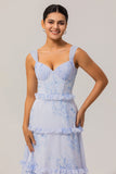 Vestido largo de invitada de boda con corsé floral azul con volantes en línea A