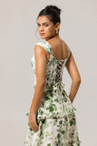 Vestido largo de dama de honor largo con corsé floral verde con volantes