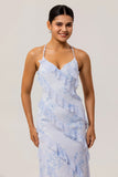 Vestido de invitada de boda estampado con volantes florales azules
