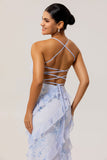 Vestido de invitada de boda estampado con volantes florales azules