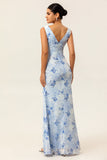 Vestido largo de invitada a la boda con cuello vuelto floral azul