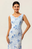 Vestido largo de invitada a la boda con cuello vuelto floral azul