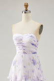 Flor de lavanda escalonada Una línea Vestido de dama de honor plisado sin tirantes