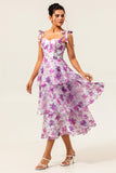 Vestido de invitada de boda en capas con estampado floral morado con lazos de tirantes