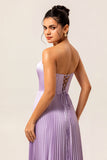 Vestido de dama de honor largo plisado de línea A sin tirantes en lila
