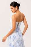Vestido largo plisado floral azul sin tirantes de dama de honor