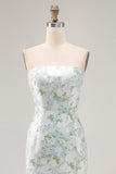 Vestido de dama de honor sin tirantes estampado de flores blancas y azules
