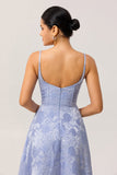 Vestido de fiesta corsé brocado con tirantes finos de línea A azul con abertura