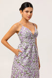 Vestido de invitada de boda con tirantes de espagueti impresos en línea A floral morado