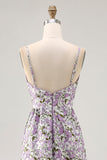 Vestido de invitada de boda con tirantes de espagueti impresos en línea A de flores moradas