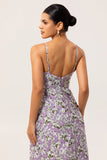 Vestido de invitada de boda con tirantes de espagueti impresos en línea A floral morado