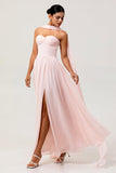 Vestido largo de dama de honor de gasa sin tirantes fruncido Blush A Line con abertura
