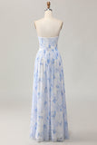Vestido de invitada de boda estampado en línea A con flores azules sin tirantes con abertura