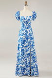 Vestido de invitada de boda con estampado floral azul con hombros descubiertos y abertura
