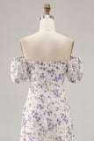 Vestido largo de invitada de boda con flores azules estampadas en línea A con abertura