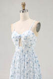 Vestido de invitada de boda con tirantes de espagueti florales estampados azules