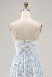 Vestido de invitada de boda con tirantes de espagueti florales estampados azules
