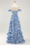 Vestido de invitada de boda azul con volantes estampado con hombros descubiertos y abertura