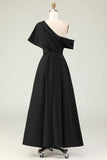 Vestido de la madre de la novia de satén negro con bolsillos