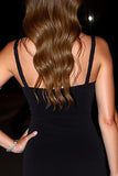 Vestido de cóctel negro ajustado hasta la rodilla