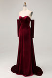 Vestido largo de terciopelo rojo oscuro con mangas largas