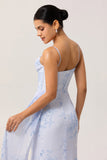 Vestido largo de dama de honor ajustado con tirantes de espagueti floral azul con abertura