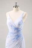 Vestido largo de dama de honor de gasa fruncida floral azul con abertura