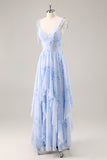 Vestido largo de dama de honor floral azul de una línea con volantes