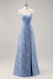 Tirantes de espagueti de encaje azul empolvado Un vestido largo de dama de honor de línea con abertura
