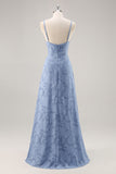 Tirantes de espagueti de encaje azul empolvado Un vestido largo de dama de honor de línea con abertura