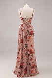 Vestido largo de dama de honor con corsé floral fruncido en rosa polvorienta con serpentina lateral