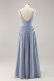 Vestido largo de dama de honor fruncido de gasa azul empolvado con abertura