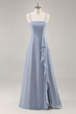 Vestido largo de dama de honor de gasa azul empolvado Una línea con volantes