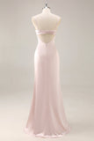 Vestido largo de dama de honor fruncido de sirena de satén rosa caramelo con abertura