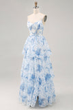 Vestido de dama de honor estampado en capas con flores azules blancas y azules con abertura