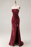 Vestido de dama de honor de terciopelo quemado con corsé sin tirantes burdeos con abertura