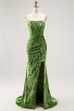 Vestido de dama de honor de terciopelo quemado con corsé sin tirantes burdeos con abertura