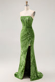 Vestido de dama de honor de terciopelo quemado con corsé sin tirantes burdeos con abertura