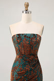 Vestido de dama de honor de terciopelo quemado con corsé verde pavo real sin tirantes con abertura