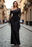 Vestido largo asimétrico negro de la madre de la novia con apliques de encaje