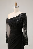 Vestido largo asimétrico negro de la madre de la novia con apliques de encaje