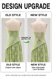 Vestido de dama de honor verde salvia estampado floral sin tirantes con abertura