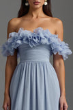 Vestido formal de gasa con hombros descubiertos fruncido en azul cielo con volantes