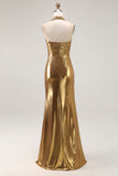 Vestido Largo Formal con Pliegue Metálico Halter Dorado con Abertura